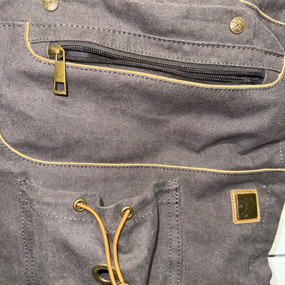 Gray Crossbody Utility Bag - Picture 4 of 9